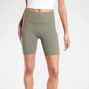 ATHLETA Ultimate Stash Pocket Short Olive Green Biker Shorts Size Small
